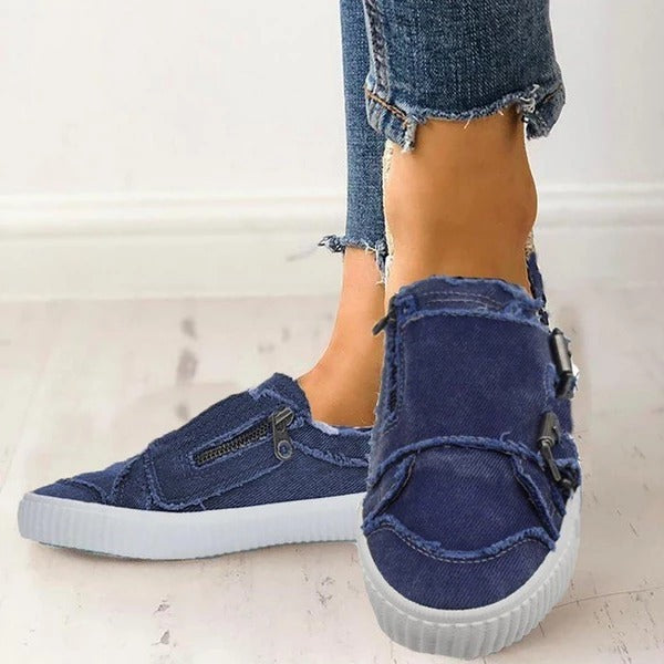 Metal buckle canvas shoes