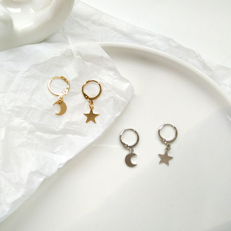 Small star and moon personality asymmetrical earrings