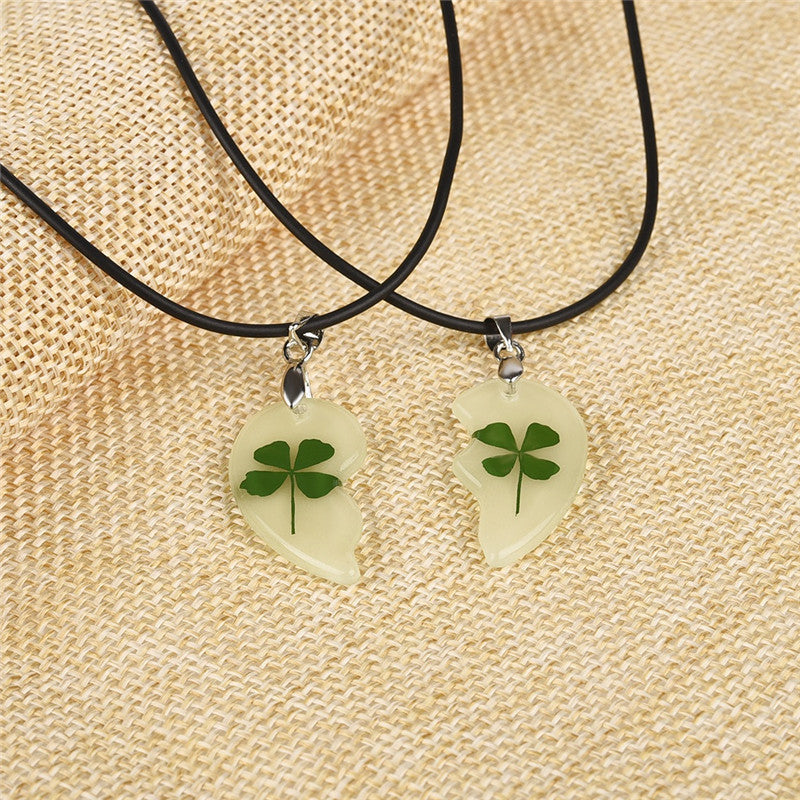 Clover Luminous Couple Necklaces Heart Shape Pendant Natural Dried Flower Glow In The Dark Jewelry