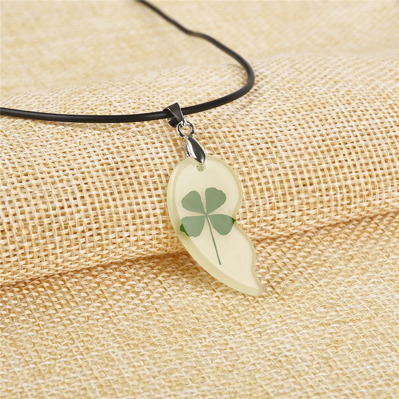 Clover Luminous Couple Necklaces Heart Shape Pendant Natural Dried Flower Glow In The Dark Jewelry